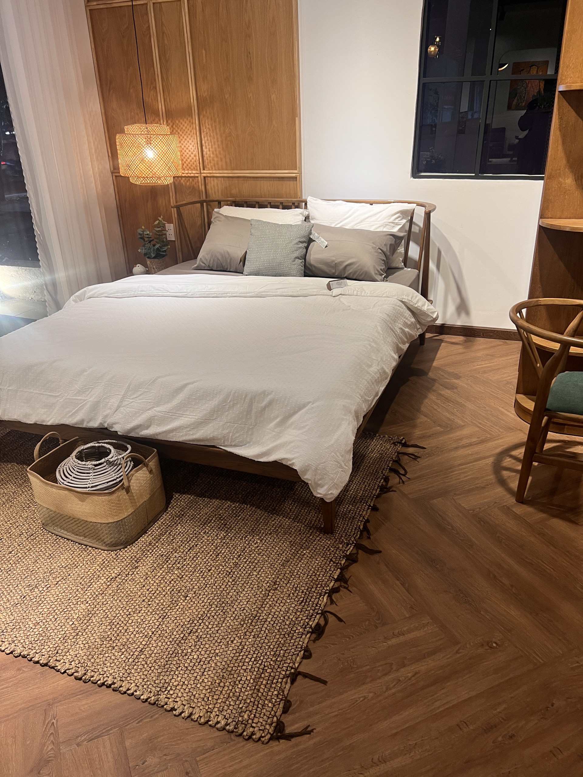 Thi công sàn nhựa hèm khóa giả gỗ tại Bình Dương