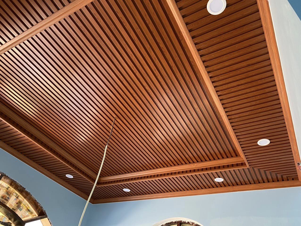 Thi công trần nhựa lam sóng tại Bình Dương