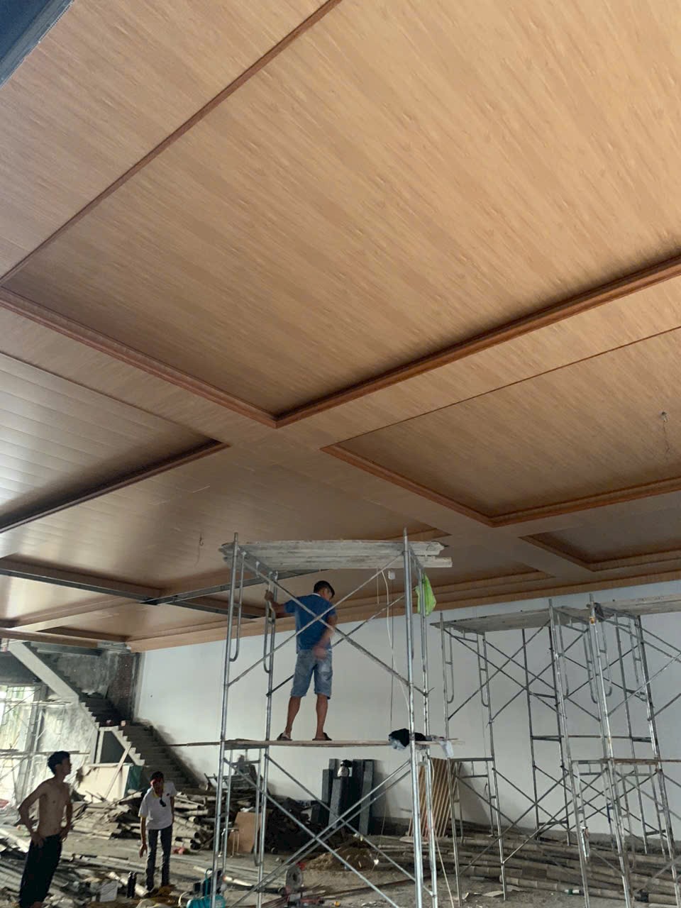 Thi công ốp tường và ốp trần thuận an